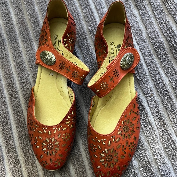 Spring Step Wedge Shoes - Picture 1 of 9